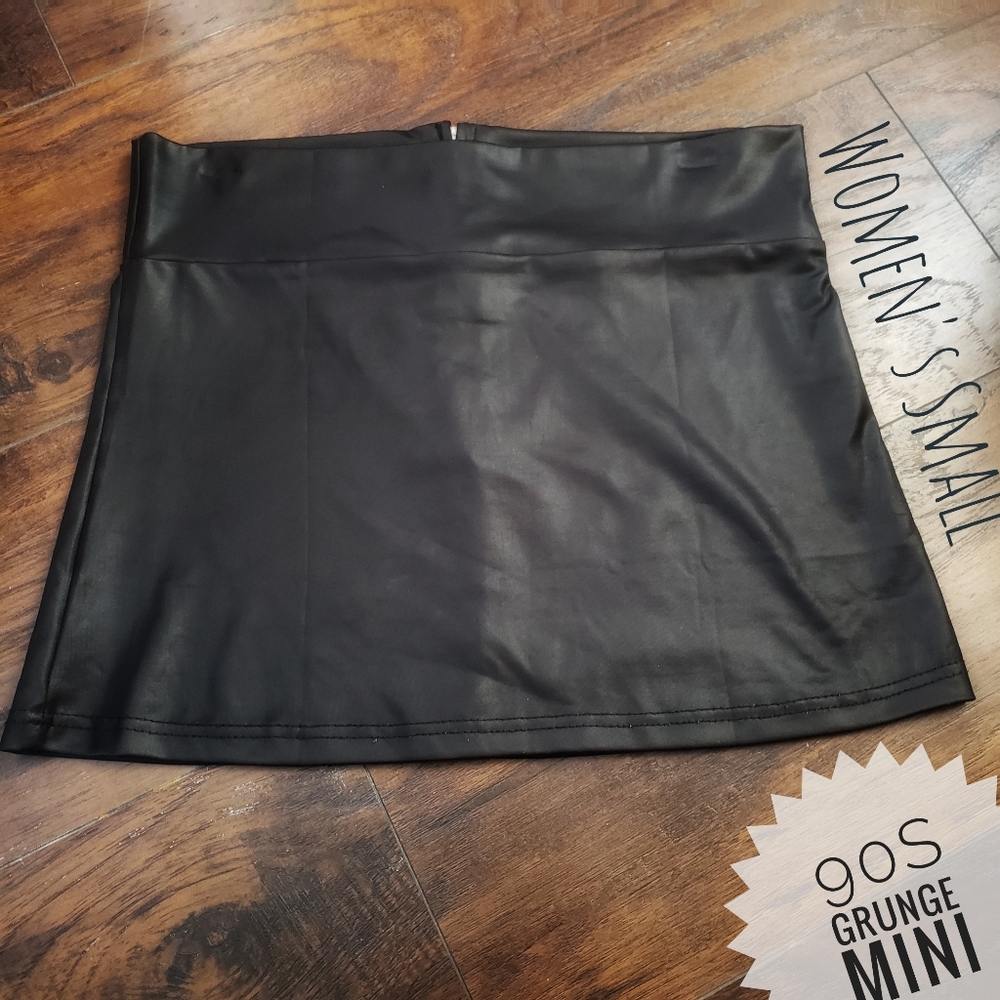 90s Grunge | Large | Faux Leather Mini Skirt
